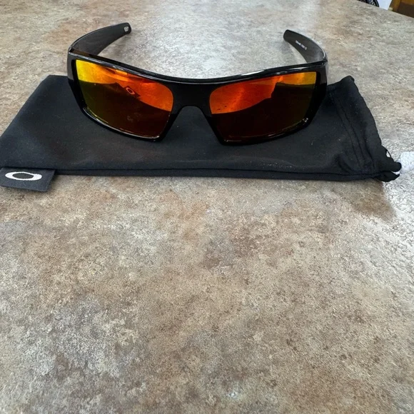 Oakley Wrap Sunglasses with Black Frame and Red-Orange Mirrored Lenses - Picture 9 of 11